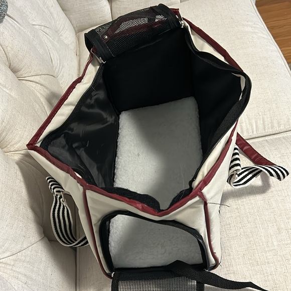 Adorable small pet carrier - Picture 4 of 10